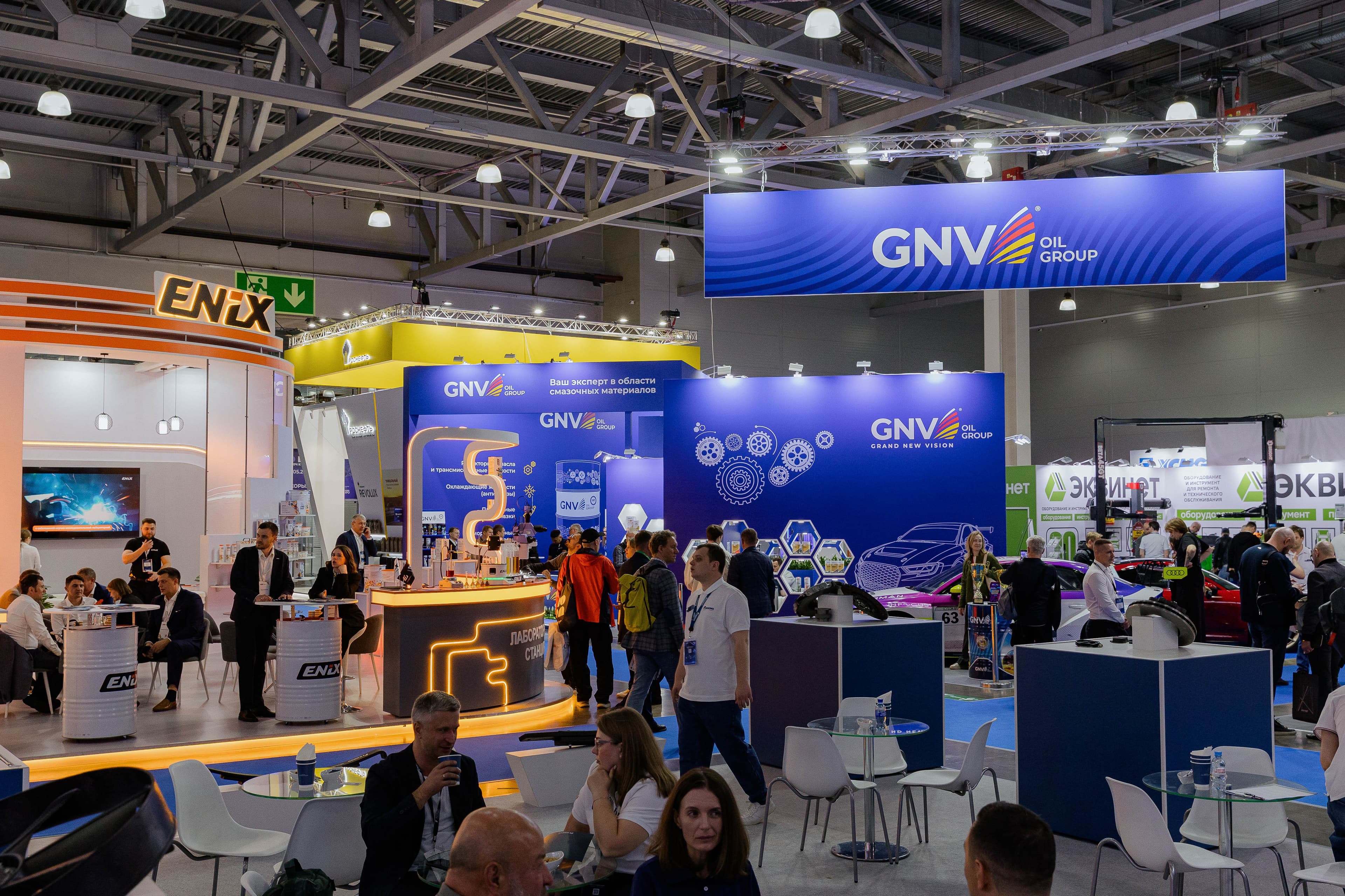 Стенды GNV Oil Group и ENIX с посетителями на выставке CTO Expo.