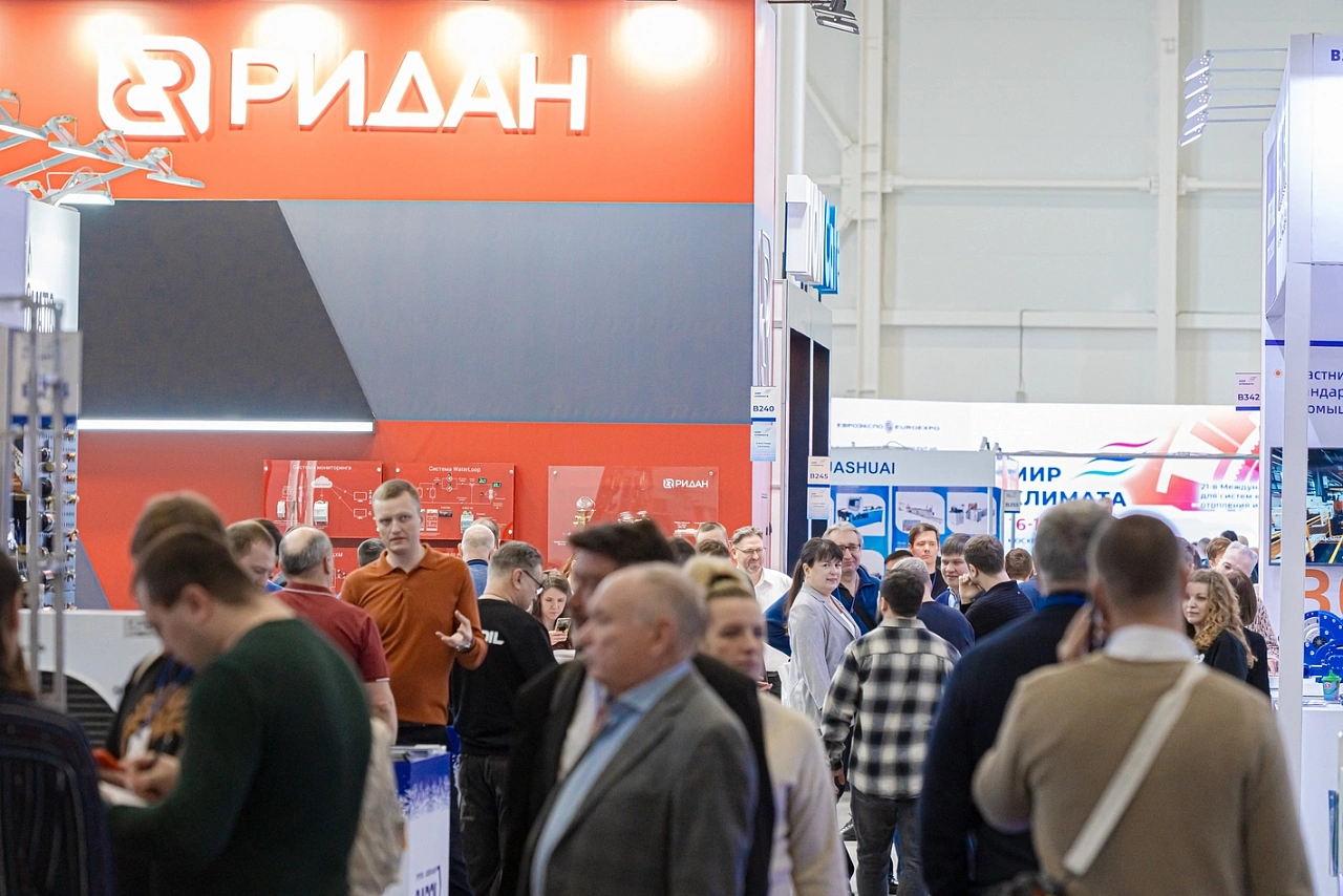 Visitors at the Ridan stand at the Climate World exhibition.